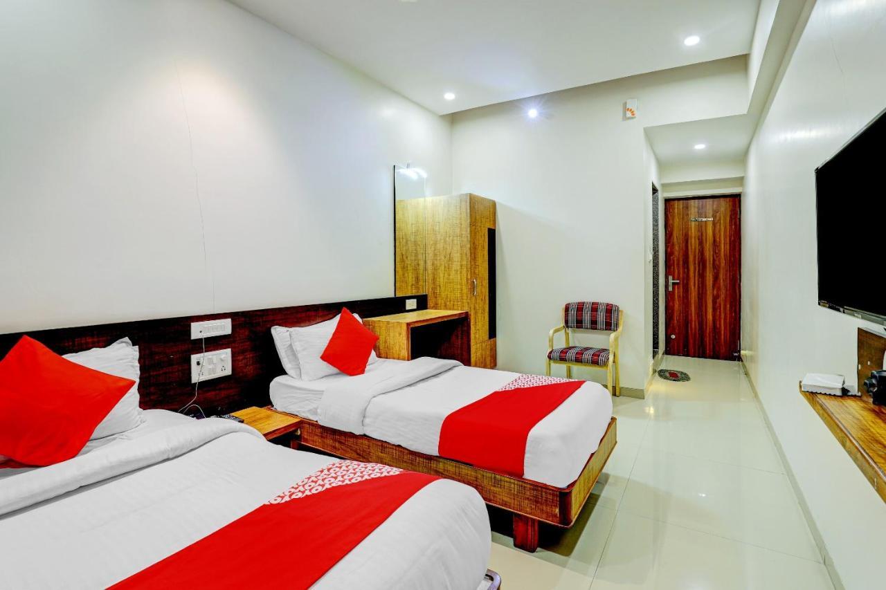 Oyo 77491 Hotel Shreenath Valsad Exterior photo