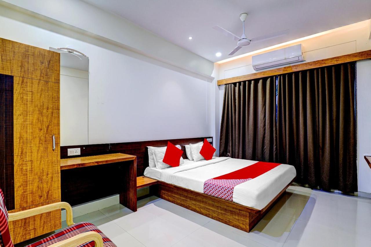 Oyo 77491 Hotel Shreenath Valsad Exterior photo