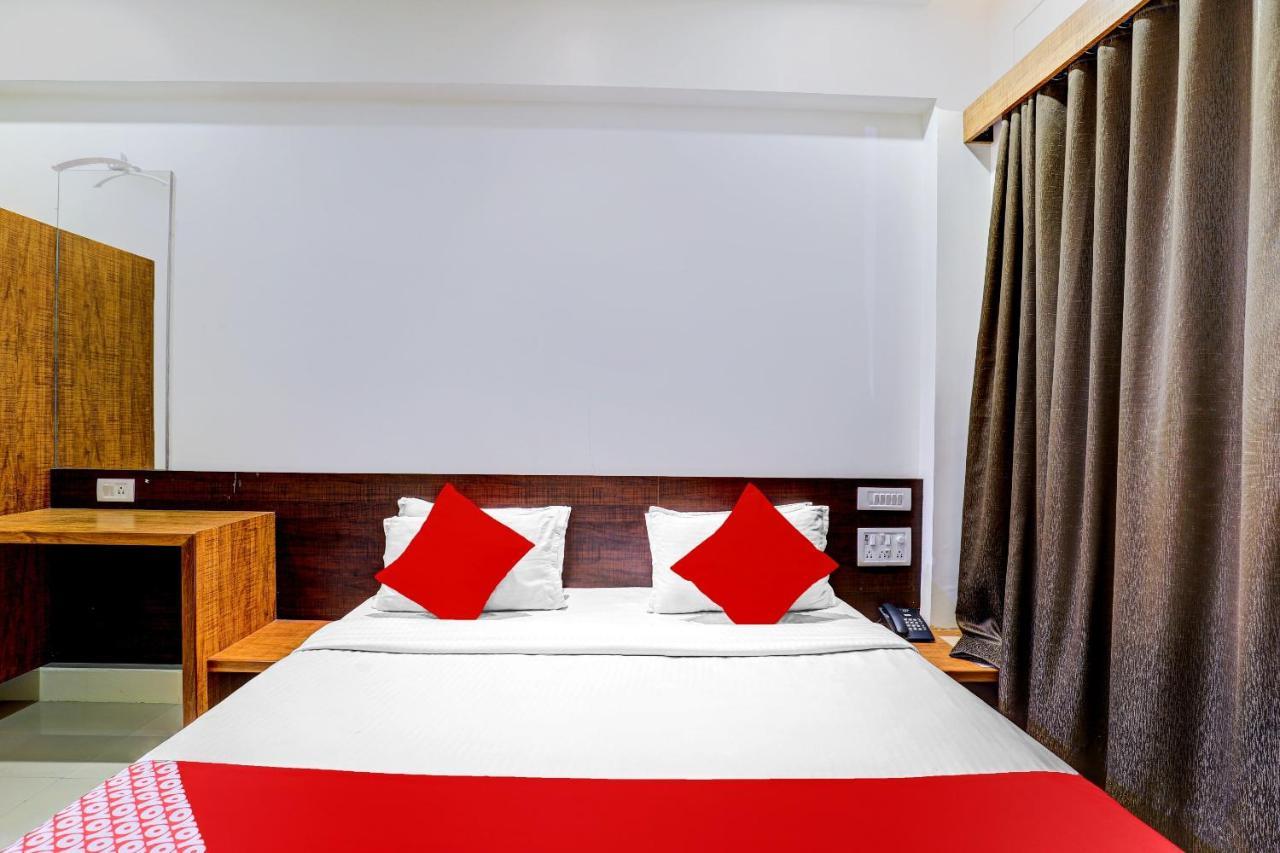 Oyo 77491 Hotel Shreenath Valsad Exterior photo