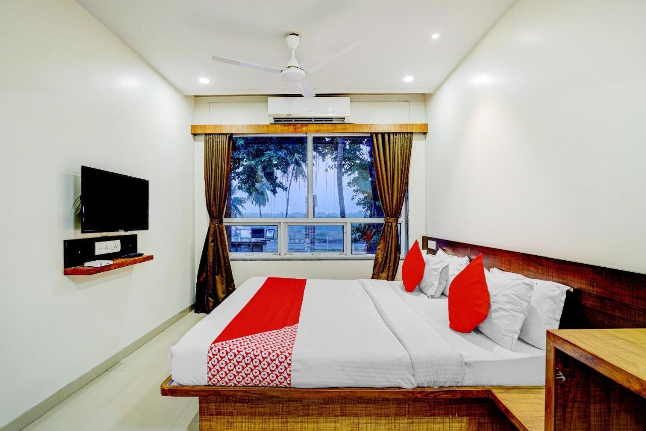 Oyo 77491 Hotel Shreenath Valsad Exterior photo