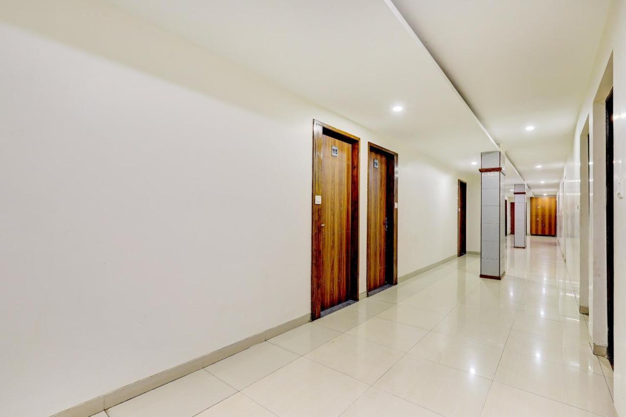 Oyo 77491 Hotel Shreenath Valsad Exterior photo