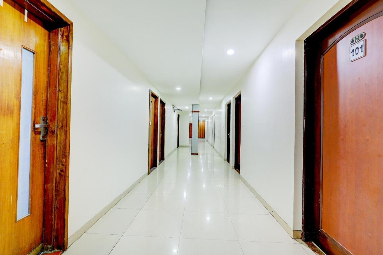 Oyo 77491 Hotel Shreenath Valsad Exterior photo